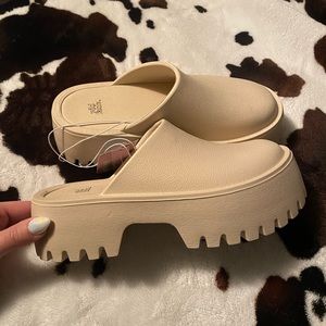 Tess Platform Mule Heels - Wild Fable